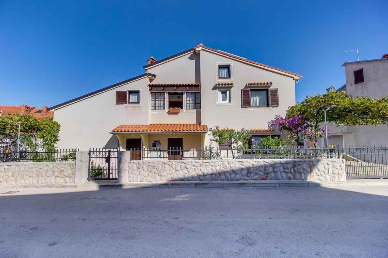 Apartments With A Parking Space Mali Losinj Exterior photo